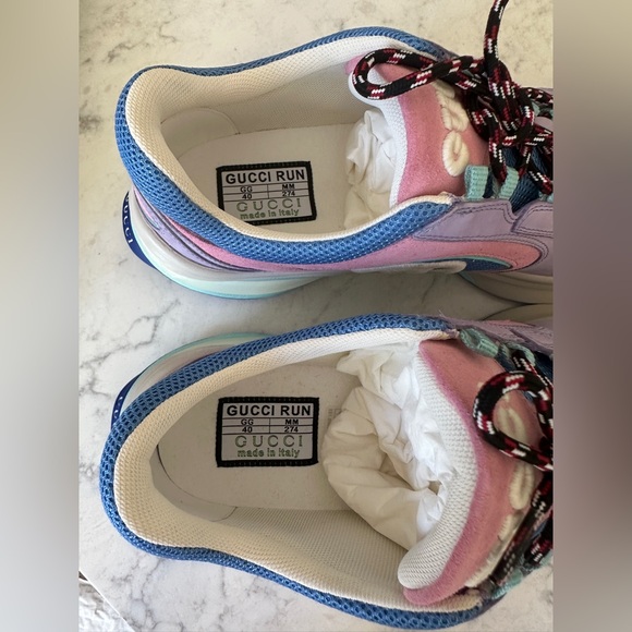 Women's Gucci Run Sneaker in Lilac Suede - 40 Box & Dust Bag Included - Picture 4 of 11